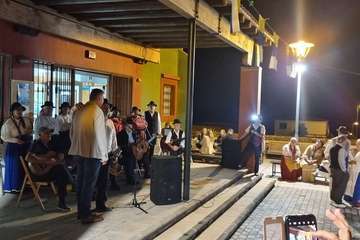 Pasacalles de gigantes y cabezudos y noche de parranda en Playa del Hombre/TA.