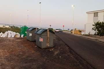 Incivismo al por mayor en La Garita: trastos, escombros y cagadas de perros/TA.