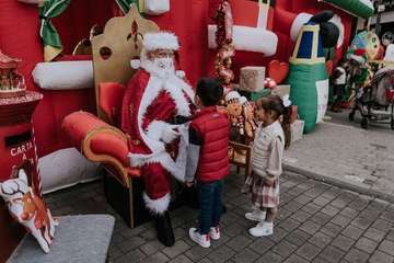 Los elfos abren su casa a los niños de Telde/TA.