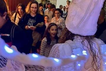 La magia de la Navidad continúa este miércoles en Telde con un pasacalles luminoso/TA.