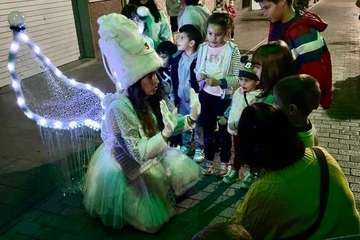 La magia de la Navidad continúa este miércoles en Telde con un pasacalles luminoso/TA.