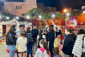 La magia de la Navidad continúa este miércoles en Telde con un pasacalles luminoso/TA.