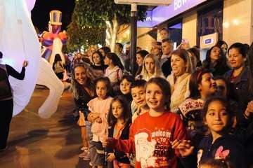 Éxito rotundo del pasacalles navideño en Los Llanos de Telde/TA.