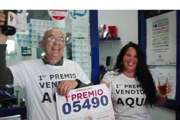 El primer premio del Gordo cae en Telde, entre otras localidades canarias/TA y C7.