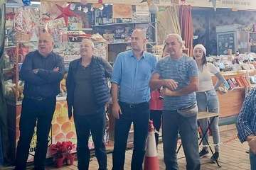  La Breña agasaja con churros y chocolate a Papá Noel y la Banda de Música alegra el Mercado de Telde/TA.