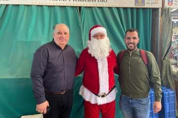  La Breña agasaja con churros y chocolate a Papá Noel y la Banda de Música alegra el Mercado de Telde/TA.