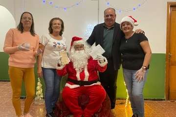  La Breña agasaja con churros y chocolate a Papá Noel y la Banda de Música alegra el Mercado de Telde/TA.