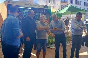  La Breña agasaja con churros y chocolate a Papá Noel y la Banda de Música alegra el Mercado de Telde/TA.