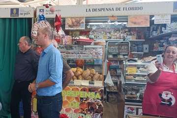  La Breña agasaja con churros y chocolate a Papá Noel y la Banda de Música alegra el Mercado de Telde/TA.