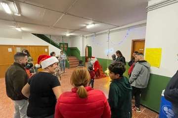  La Breña agasaja con churros y chocolate a Papá Noel y la Banda de Música alegra el Mercado de Telde/TA.