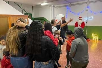  La Breña agasaja con churros y chocolate a Papá Noel y la Banda de Música alegra el Mercado de Telde/TA.
