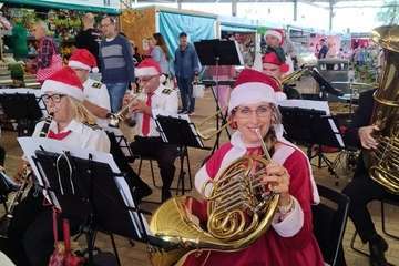  La Breña agasaja con churros y chocolate a Papá Noel y la Banda de Música alegra el Mercado de Telde/TA.