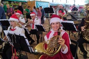  La Breña agasaja con churros y chocolate a Papá Noel y la Banda de Música alegra el Mercado de Telde/TA.