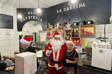  La Breña agasaja con churros y chocolate a Papá Noel y la Banda de Música alegra el Mercado de Telde/TA.