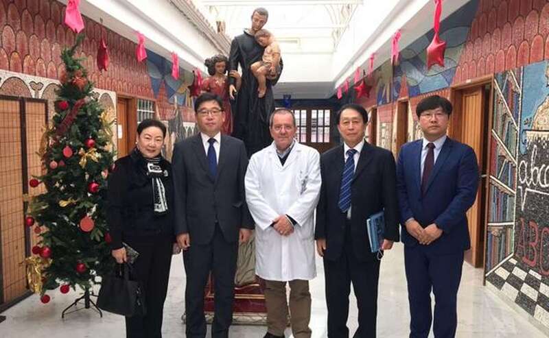 Momento de la entrega de la donación económica en las instalaciones de San Juan de Dios/C7.