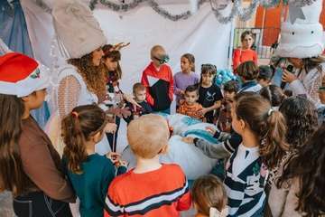 La Casa de la Navidad dinamiza la ciudad y reactiva el comercio de Los Llanos/TA.