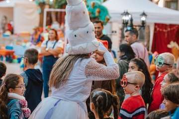 La Casa de la Navidad dinamiza la ciudad y reactiva el comercio de Los Llanos/TA.