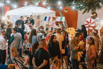 La Casa de la Navidad dinamiza la ciudad y reactiva el comercio de Los Llanos/TA.