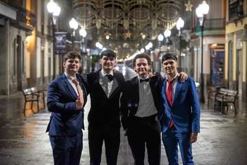 Los más jóvenes alargaron la fiesta hasta la mañana, con el tradicional desayuno de churros y chocolate/Acfi Press.