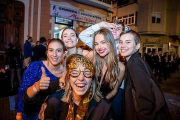 Los más jóvenes alargaron la fiesta hasta la mañana, con el tradicional desayuno de churros y chocolate/Acfi Press.