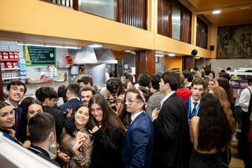 Los más jóvenes alargaron la fiesta hasta la mañana, con el tradicional desayuno de churros y chocolate/Acfi Press.