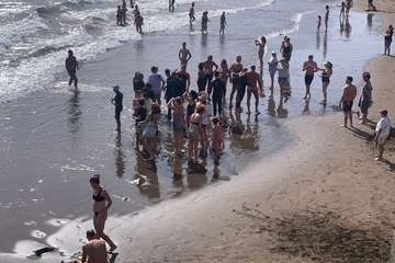 Salinetas se moja con la tradición en el primer día del año/TA.