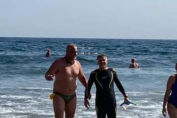 Salinetas se moja con la tradición en el primer día del año/TA.