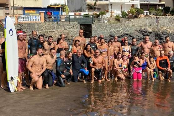 Salinetas se moja con la tradición en el primer día del año/TA.