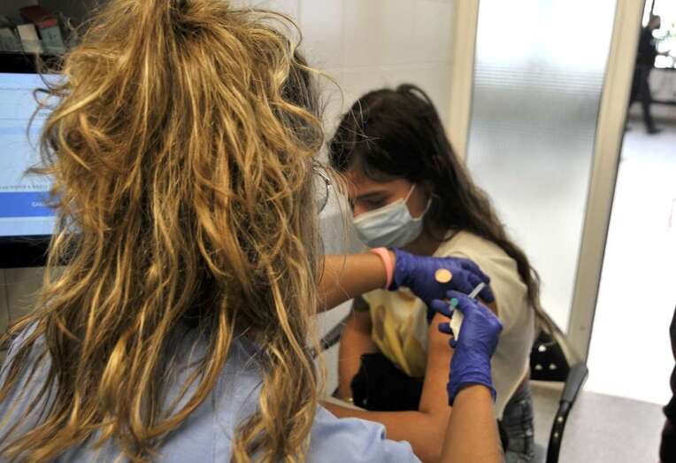 Además, en ambas islas capitalinas se administran dosis de la vacuna contra el coronavirus sin cita en determinados centros de salud / TA