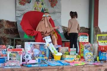 El paje real hace escala en La Majadilla (Telde) en una jornada solidaria con los más vulnerables/TA.