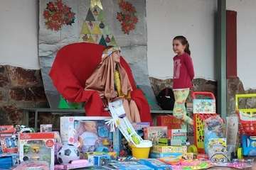 El paje real hace escala en La Majadilla (Telde) en una jornada solidaria con los más vulnerables/TA.