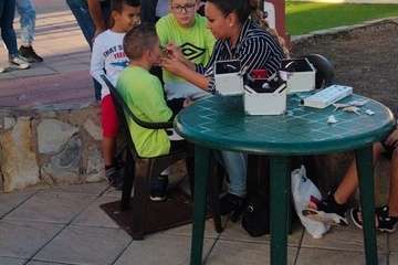 El paje real hace escala en La Majadilla (Telde) en una jornada solidaria con los más vulnerables/TA.