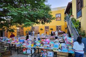 UxGC reparte 1.000 juguetes entre familias necesitadas de Jinámar/TA.