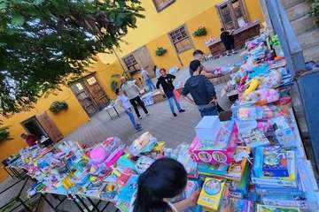 UxGC reparte 1.000 juguetes entre familias necesitadas de Jinámar/TA.