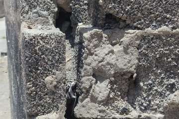 Estado ruinoso y peligroso de un edificio sin terminar en Jinámar/TA.