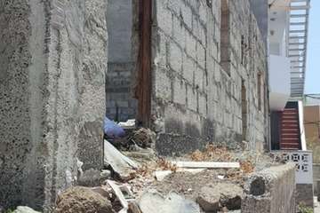 Estado ruinoso y peligroso de un edificio sin terminar en Jinámar/TA.