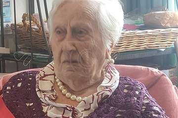 Antonia Teresa Santana, una teldense de 101 años, que sigue cosiendo y se vale por sí misma/TA.