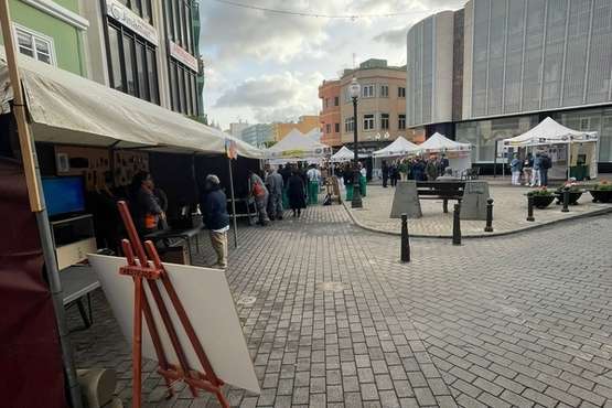 Qejas de comerciantes de Los Llanos por la colocación de casetas en el entorno de la plaza 