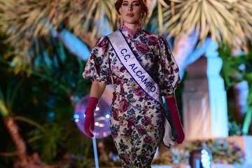 Las candidatas de Alcampo Telde y Tapicería Peñate, las primeras en salir al escenario en la Gala del Carnaval capitalino/TA.