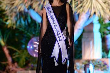 Las candidatas de Alcampo Telde y Tapicería Peñate, las primeras en salir al escenario en la Gala del Carnaval capitalino/TA.