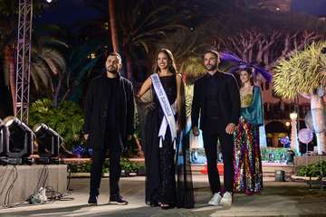 Las candidatas de Alcampo Telde y Tapicería Peñate, las primeras en salir al escenario en la Gala del Carnaval capitalino/TA.