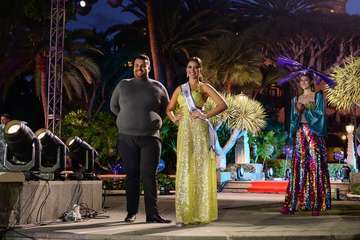 Las candidatas de Alcampo Telde y Tapicería Peñate, las primeras en salir al escenario en la Gala del Carnaval capitalino/TA.