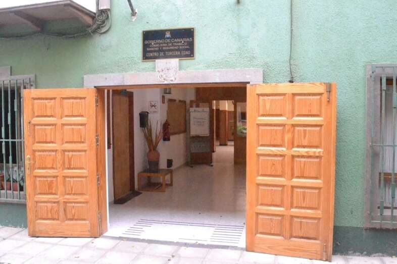 Acceso principal al Centro de Mayores de Telde/TA.