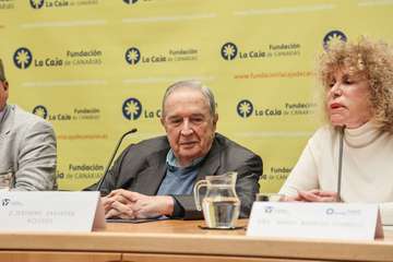 Más de 40 personalidades de la política se juntan para la exposición â€˜Todas pintan en Yrichenâ€™/Acfi Press.