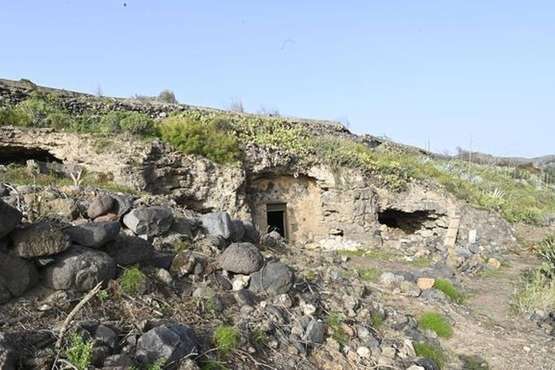 Un vecino compra una finca junto a Tara, en Telde, con varias cuevas que podrían ser prehispánicas/Canarias7. 