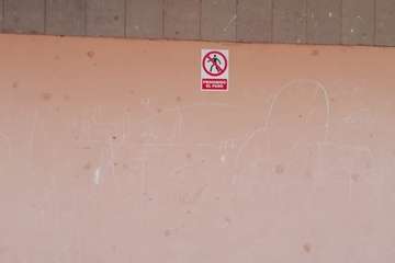 Los nuevos dueños de El Barco (La Garita) protegen el edificio de la caída de cascotes/TA.