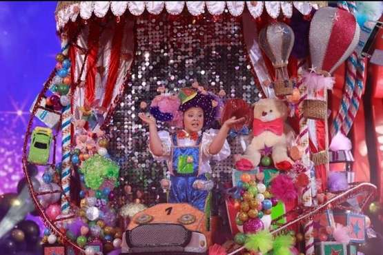 El representante de Tapicería Peñate (Telde), tercera dama infantil del Carnaval de la capital grancanaria/TA.