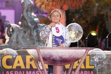 El representante de Tapicería Peñate (Telde), tercera dama infantil del Carnaval de la capital grancanaria/TA.