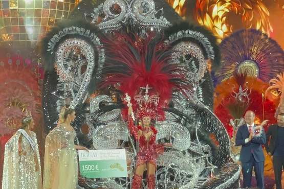 Lola Ortíz, representante de la firma teldense Tapicería Peñate, nueva Reina del Carnaval de la capital grancanaria/TA y Lpacarnaval.