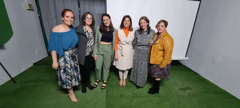 La alcaldesa con el equipo directivo de la delegación canaria de la Asociación D